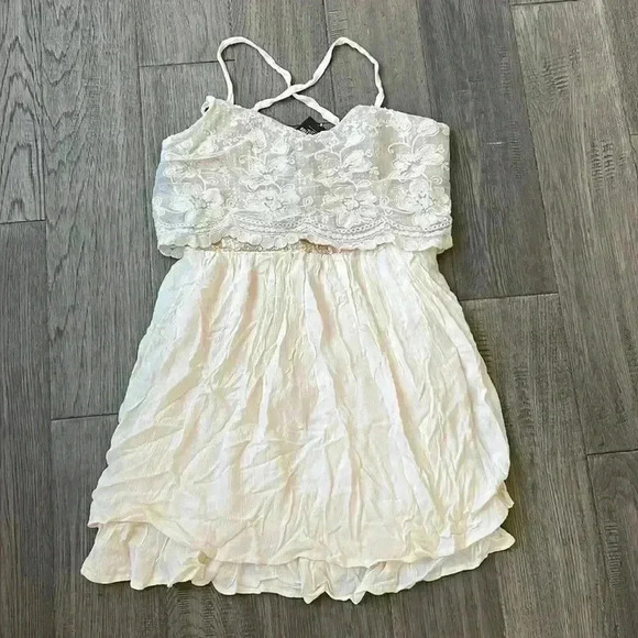 ✨🆕HOLLISTER✨🆕 | Cream lace with gold sequin and dress - Picture 2 of 11